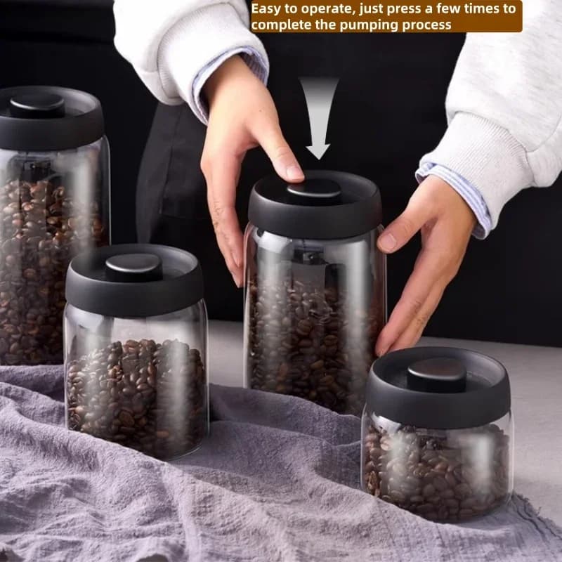 Kaffekanne og lufttett oppbevaringskrukke i glass med vakuumlokk