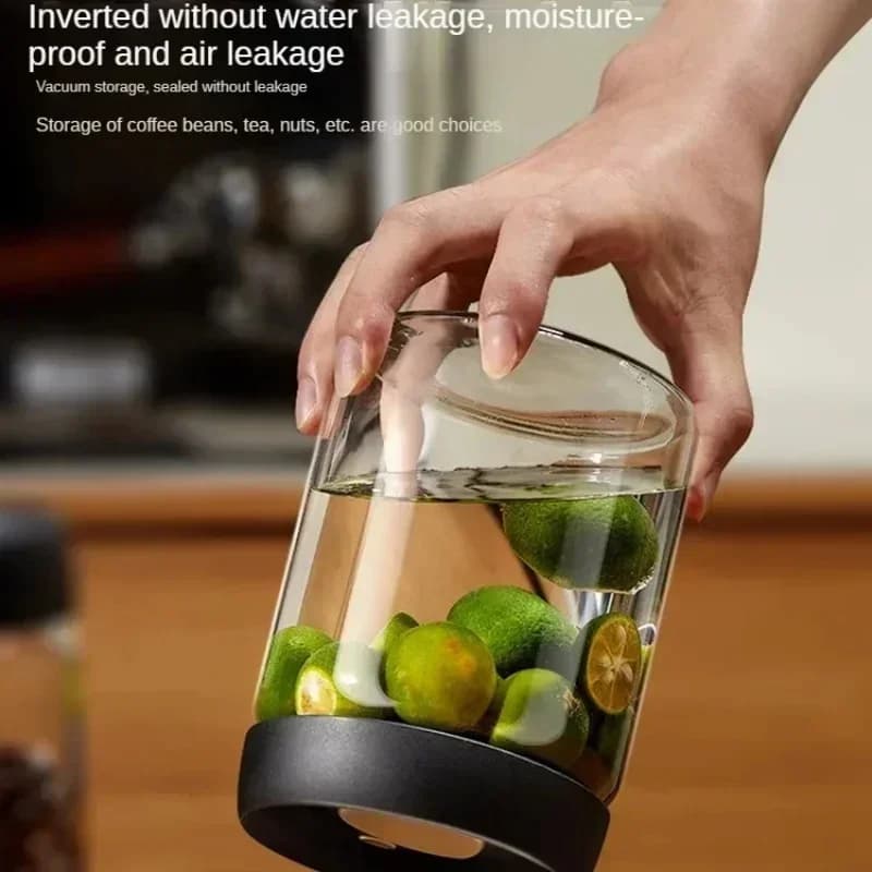 Kaffekanne og lufttett oppbevaringskrukke i glass med vakuumlokk