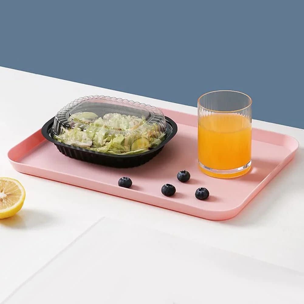 Rektangulært serveringsbrett i plast – sklisikkert brett til te og snacks