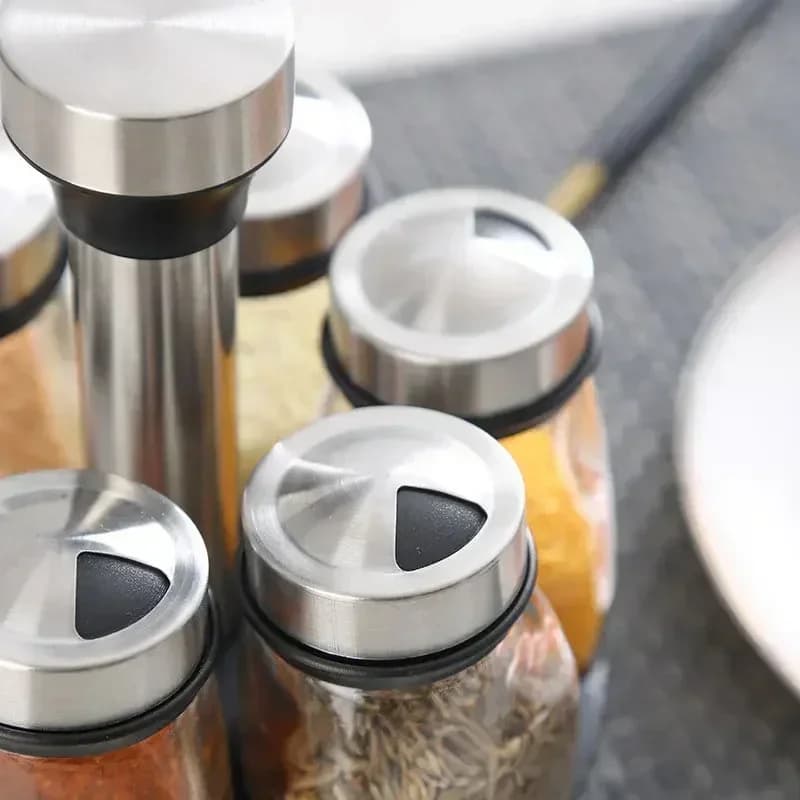 Krydderglass med holder – salt- og pepperbøsse for kjøkken