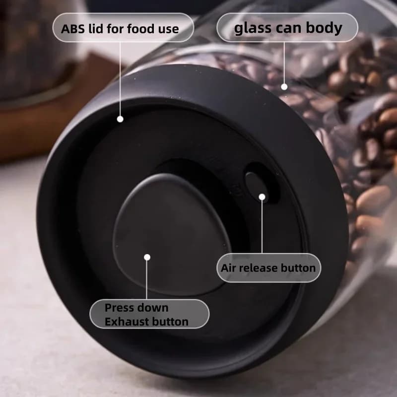 Kaffekanne og lufttett oppbevaringskrukke i glass med vakuumlokk