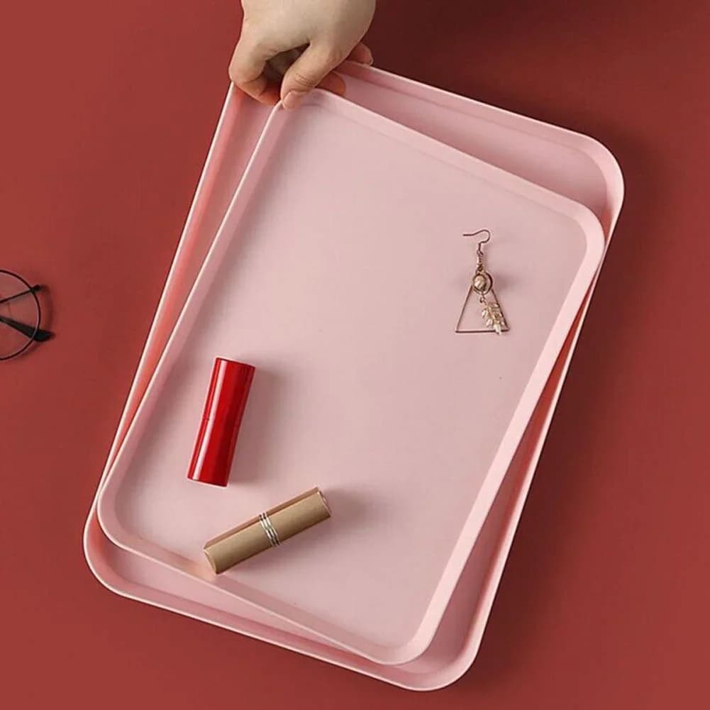 Rektangulært serveringsbrett i plast – sklisikkert brett til te og snacks